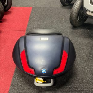 Piaggio MP3 Originele Topkoffer 47L – Mat Blauw (Incl. Drager)