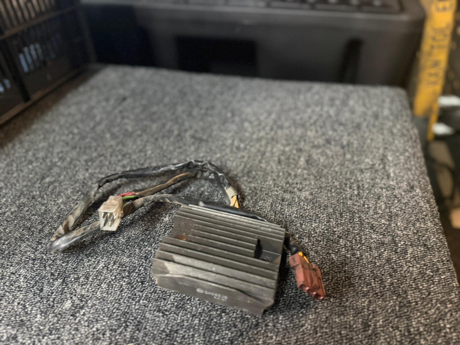 Spanningsregelaar Piaggio MP3 400 / 500 – Laadregelaar OEM Kwaliteit